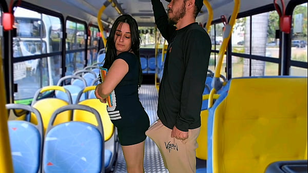 Vítima De Assédio No Transporte Público: Estudante Sofre Abuso Em Ônibus Lotado
