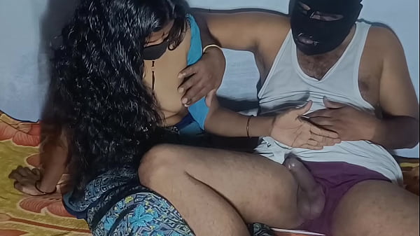 Desi Housewife’s Steamy Village Tryst: Toe-curling Foot Play And Intimate Fingering Before Wild Ride