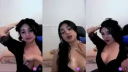 Host Cantik Pamer Tubuh Seksi Menggoda