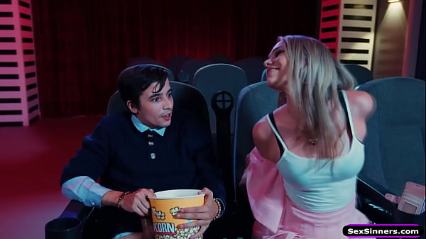 Sexsinners.com – Bored Girlfriend Deepthroats Her Man’s Cock In A Crowded Cinema