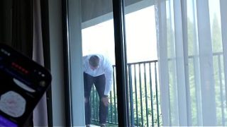 Грубый анал с огромным членом для тесной задницы маленькой шлюшки. Она умоляет засунуть глубже в глотку и кончить ей прямо в рот