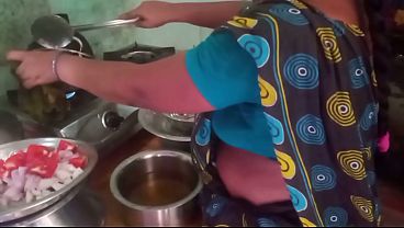 Indian Housewife Gets Spicy In Kitchen With Boyfriend