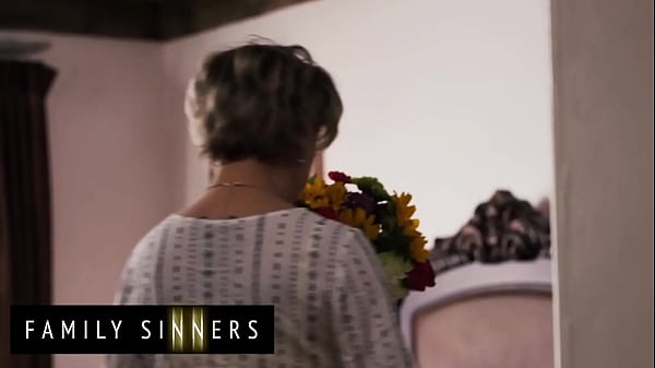 Dirty Family Lessons – Horny Milf Dee Williams Teaches Her Step-son Robby Echo How To Eat And Fuck A Real Woman’s Wet Cunt