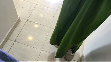 سباك وصاحبه بينيكوا صاحبة البيت عشان يصلحوا الحنفية، سكس عربي ساخن، كلام هيج، صوت واضح، جسم ملبن
