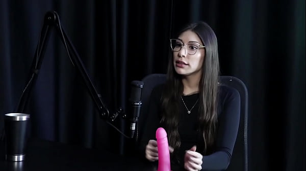 Nunca Soltou A Rédea Pra Família, A Mãe Odeia Putaria, A Diferença Do Boquete Fundão – Melina Khalifa (assiste No: Sheer/red)