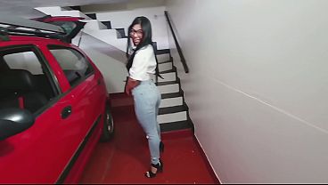 Primera Parte: Invité A Mi Amiga Latina A Coger En El Estacionamiento Público, Se Deja Romper El Culo Y Recibe Leche En La Cara, Es Una Puta Angelical