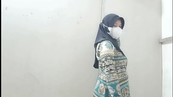 Ngentotin Bini Tetangga Pas Suaminya Berangkat Kerja