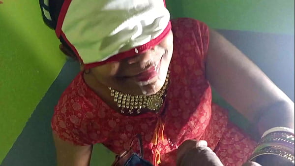 भाभी ने पड़ोसी का मुंह चूसा और चेहरे पर गर्म रस से सराबोर कर दिया