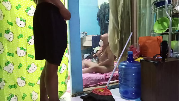 Ngentot Istri Teman Yang Lagi Mainin Diri Sendiri Sambil Gelinjang Nafsu.