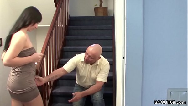 Stiefvater Fickt Seine Geile Kleine Tochter Geil Im Hausflur