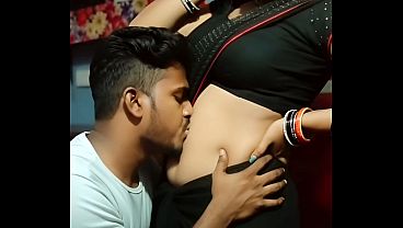 Desi Bhabhi Yashoda Mishra Ki Saree Mein Naram Naram Navel Aur Devar Ke Saath Garam Garam Romance