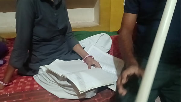 Teacher Ne Apni College Student Ko Bed Par Le Kar Uski Haseen Jism Ki Pyaas Bujhayi