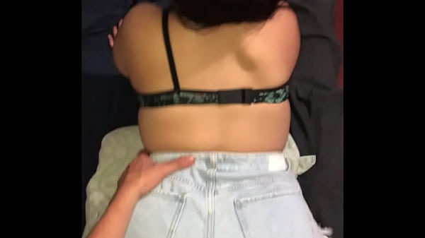 Morocha De 18 AÑos, Amateur, En Short Tan Ajustado Que Su Culo Perfecto Grita Por MÁs