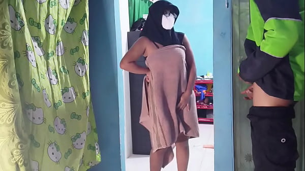 Kepergok Driver Ojol Pas Lagi Sibuk Mainin Diri Sendiri Sambil Nunggu Makanan Datang