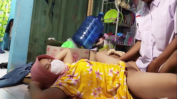 Diracuni Nafsu Sama Ibu Tiri Pas Mau Berangkat Sekolah, Siap-siap Telat Masuk Kelas