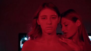 Lesbian Vampire Seduction – Tiffany Tatum Hypnotizes Blonde Babe