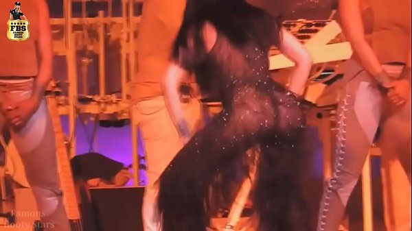Rihanna’s Juicy Ass Bouncing Live—so Fucking Hot!!!