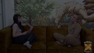 Natasha, Sublime Blonde Aux Courbes Parfaites, Se Fait Lécher Et Nettoyer Sa Chatte Humide