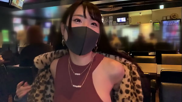 遠距離のセフレと久しぶりに再会して、発情しまくったドスケベボディに濃厚精子を何度も注入。色気ムンムンの自前淫靡下着で変態ご奉仕、隠しきれないグラマラスボディがたまらない。パート1