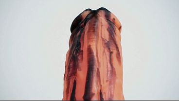 Increíble Mamada Y Masturbación Con Dildo Gigante, Una Latina De Tetas Enormes Se Viene De Placer