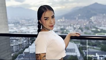 You’re Inside A Gorgeous Colombian Babe, Pounding Her Deep In A Luxury Hotel Room
