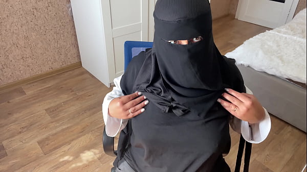 Arab Wife Gets Off On Dirty Story