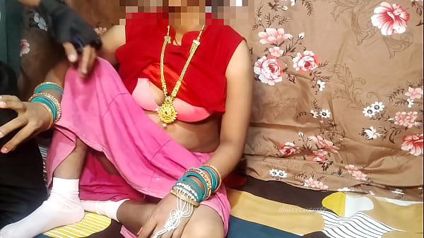 देसी हॉट पति-पत्नी की रियल रेड कपड़ों में सेक्सी चुदाई