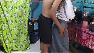 Ngentot Adik Ipar Di Dapur Pas Mau Berangkat Sekolah, Makin Greget Karena Buru-buru