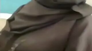 A Horny Kinkster Fucks A Wild Arab Slut Raw For The First Time