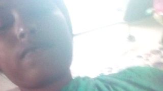 Bengali Boudi In Tight Saree Fingering Her Wet Chut, Taking A Hot Selfie