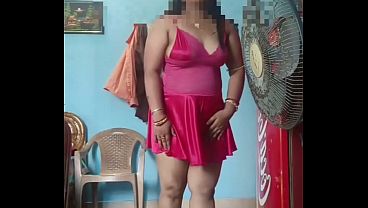 Indian Desi Stepmom Teases With A Slow, Seductive Glance