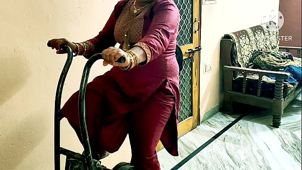 Indian Desi Bhabhi Getting Nasty With The Gym Boy In A Sweaty, Steamy Session